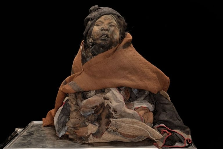 La Niña del Rayo. A 25 años del hallazgo de los Niños del Llullaillaco, un tesoro arqueológico a la altura de los dioses. (Turismo Salta)