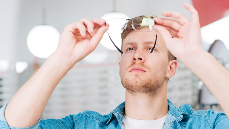 La novedad que promete revolucionar el uso de lentes. Foto: Freepik.