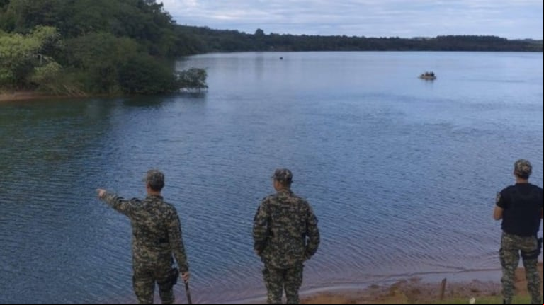 La Policía de Misiones desplegó un operativo en conjunto con la Prefectura Naval Argentina en el Río Paraná para ubicar a la nena y su papá. (Foto: PNA).