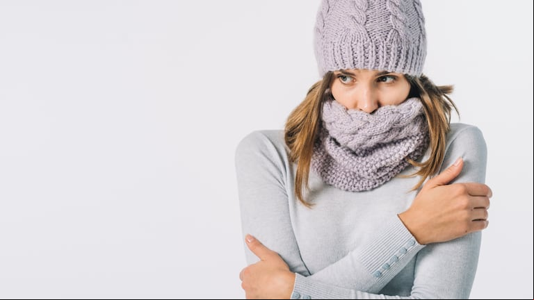 La prenda que podría estar dejándote pasar frío este invierno. (Foto: Freepik).