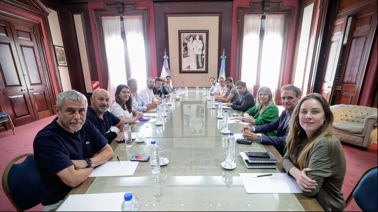 La reunión se hizo en la gobernación bonaerense, en La Plata. (Foto: Prensa Gobierno Provincia de Buenos Aires)
