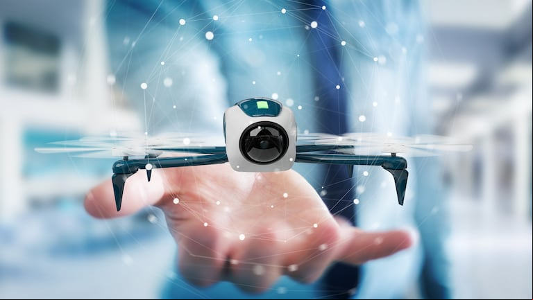 La tecnología permitiría que el traslado de órganos para donación y trasplante se pueda hacer con drones. (Foto: Adobe Stock)