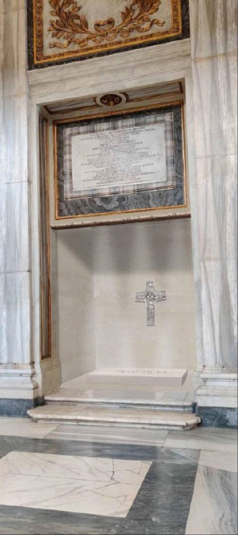 La tumba del papa Francisco en la basílica romana de Santa María La Mayor. Fuente: EFE/Vaticano.