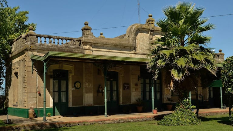 La vieja estación de Gouin, reconvertida en restaurante (Foto: Facebook: Pueblos Buenos Aires).