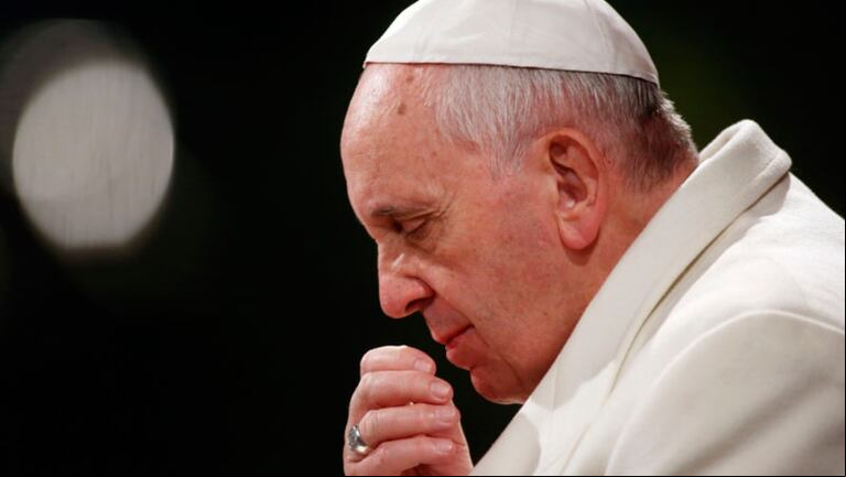 La visita del Papa Francisco a la Argentina se demora debido a las dudas que las primeras medidas y gestos de Javier Milei generan en la Iglesia (Foto: Reuters).