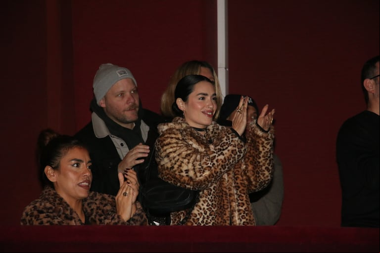 Lali Espósito fue a ver a Moria Casán al teatro (Foto: Movilpress)