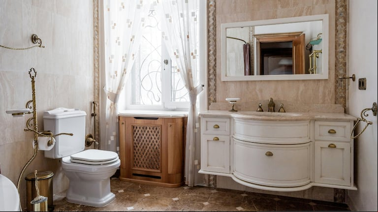 Las cinco cosas que nunca deben guardarse en el baño. (Foto: Pexels)