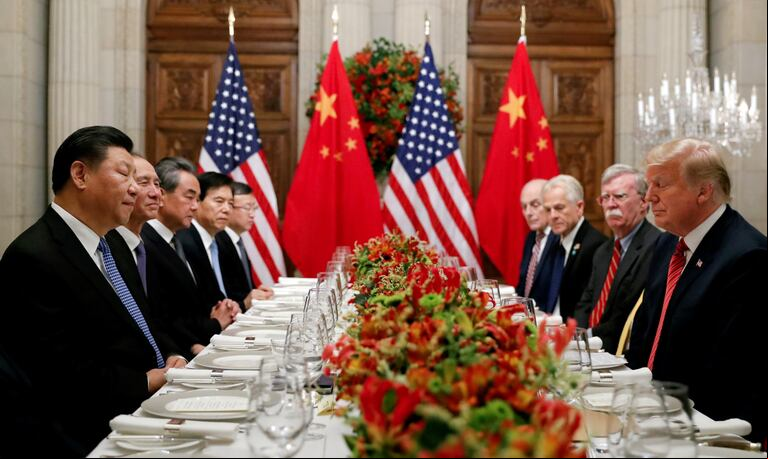Las dos potencias, Estados Unidos y China, otra vez en guerra comercial. (Foto: Reuters)