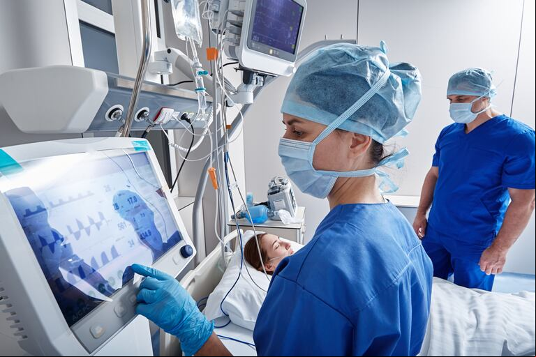 Las empresas de medicina privada tendrán que proporcionar a sus afiliados un desglose detallado de los conceptos incluidos en las cuotas (Foto: Adobe Stock)