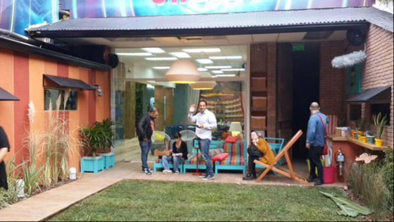 Las imágenes de los periodistas en la casa de Gran Hermano 2015 (Fotos: Twitter). 