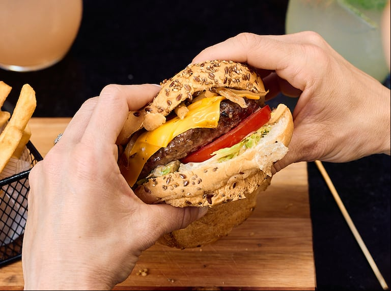 Las mejores opciones para celebrar el Día de la hamburguesa (Foto: Instagram/@croquemadamepalaciopaz)