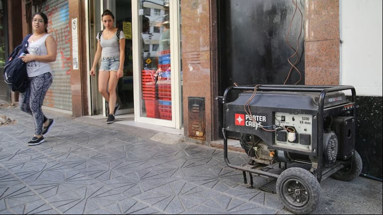 Las obras que financiarán privados buscan minimizar los futuros cortes de luz. (Foto: Damián Dopacio/NA)