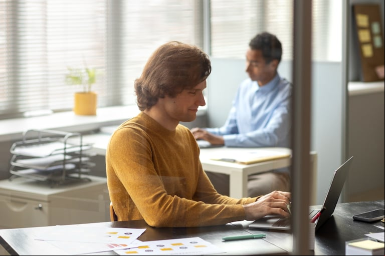 Las oportunidades laborales podrían presentarse luego de meses de trabajo sostenido en distintos proyectos. (Foto: Freepik)