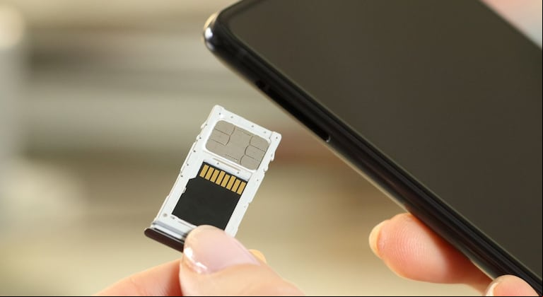 Las SIM cards contienen metales que pueden emplearse en la industria farmaceútica, en lugar de descartalos. (Foto: Adobe Stock)