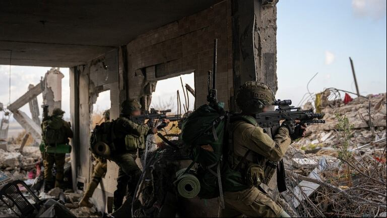 Las tropas israelíes avanzan en Gaza (Foto: EFE)