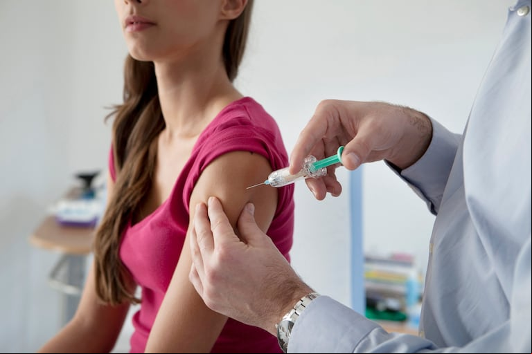 Las vacunas siguen siendo una de las herramientas más poderosas de la salud pública. (Foto: Adobe Stock)