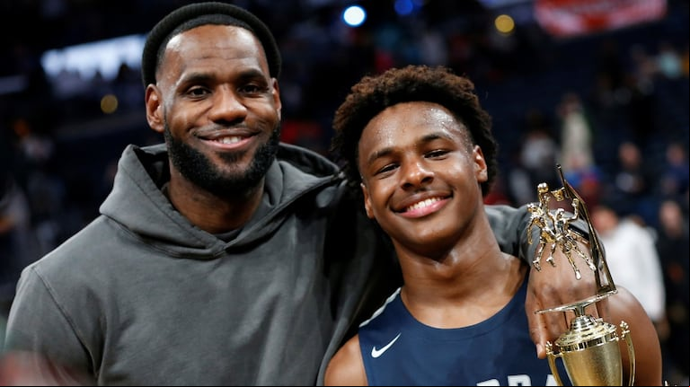 Lebron James rompió el silencio y habló sobre la salud de su hijo: “Fue mucho para mí y para mi familia”. (AFP)