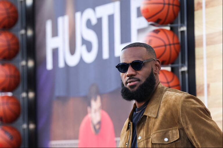 LeBron James se convirtió en billonario. REUTERS/Mario Anzuoni