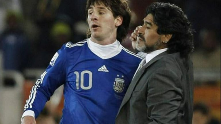 Lionel Messi y Diego Maradona en el Mundial de Sudáfrica 2010