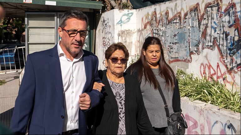 Llegaron las hermanas de Diego Maradona (Foto: Agustina Ribó).