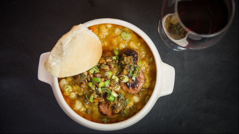 LOCRO. La receta para hacer el famoso plato argentino (Foto: Adobe Stock)