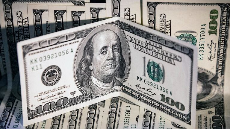 Los analistas creen que el Gobierno podría eliminar el dólar blend tras el acuerdo con el FMI. (Foto: NA/PABLO LASANSKY).