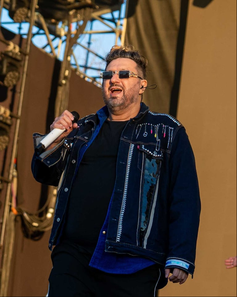 Los Auténticos Decadentes hicieron sus hits fiesteros en el Quilmes Rock. (Foto: TN / Agustina Ribó).