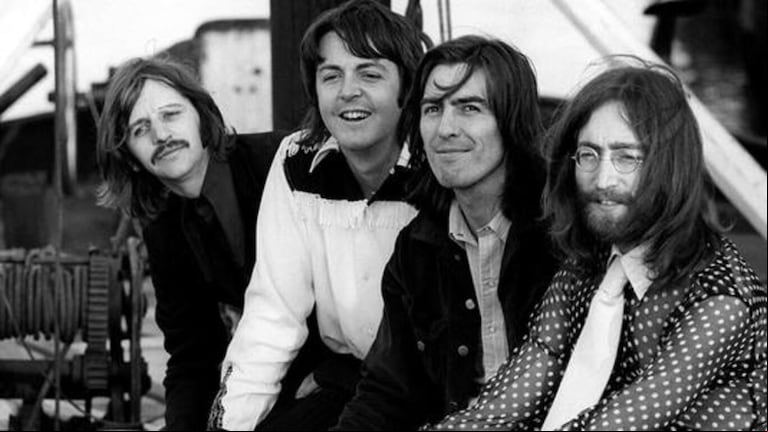 Los Beatles, fanáticos confesos de Elvis Presley, tuvieron la oportunidad de conocer al rey del rock el 27 de agosto de 1965, en su mansión de Beverly Hills. Hubo una mágica sesión musical improvisada de la que no hay ningún registro. (Foto: Reuters)