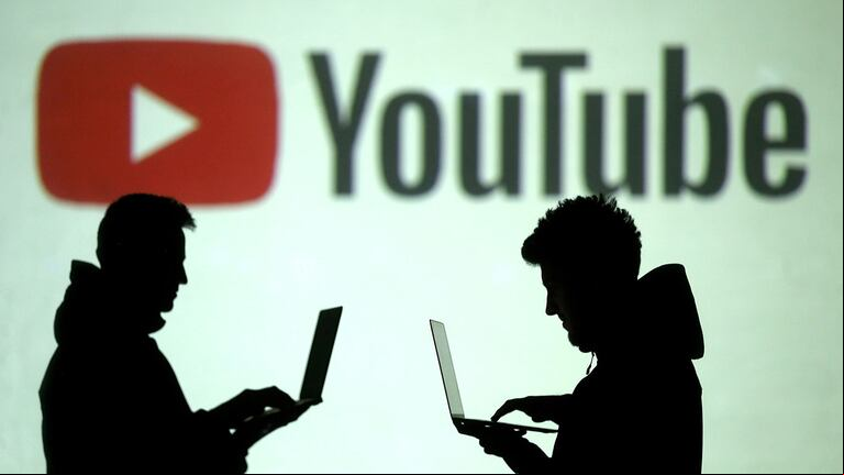 Los creadores de contenidos de la popular plataforma que cumple 18 años son s anónimos. (Foto: Dado Ruvic/Reuters).