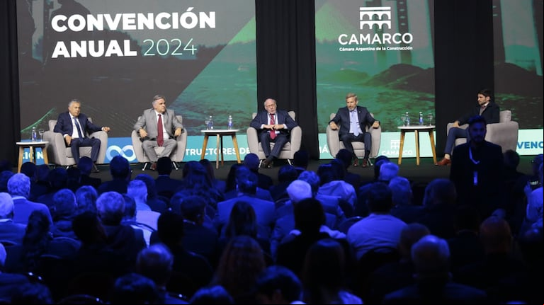 Los gobernadores Martín Llaryora (Córdoba), Alfredo Cornejo (Mendoza), Maximiliano Pullaro (Santa Fe) y Rogelio Frigerio (Entre Ríos) participaron de la Convención de la Cámara de la Construcción. (Foto: prensa Comarco)