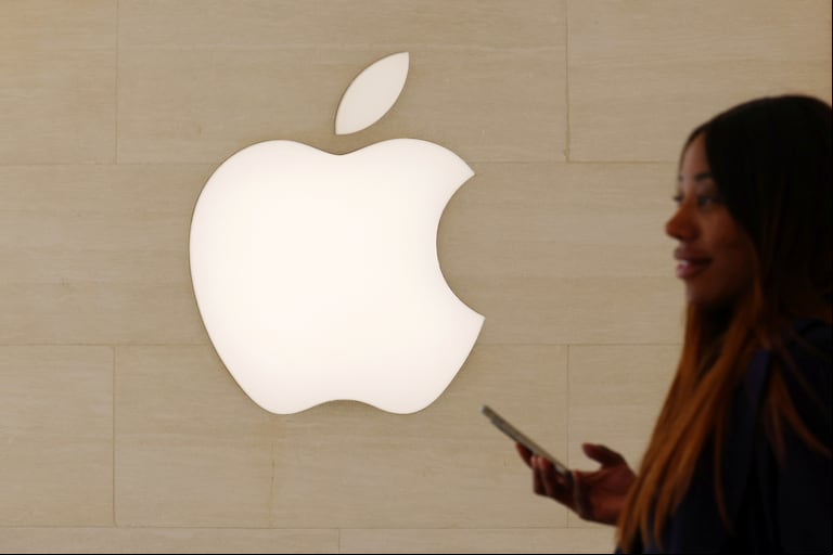 Los iPhone 17 llegarán con iOS 19. (Foto: Reuters/Abdul Saboor)