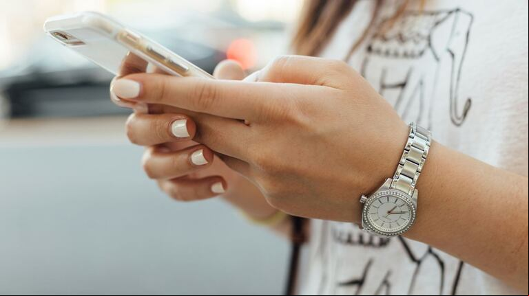 ¿Los jóvenes tienen aversión a las llamadas? (Foto: Unsplash/Paul Hanaoka)