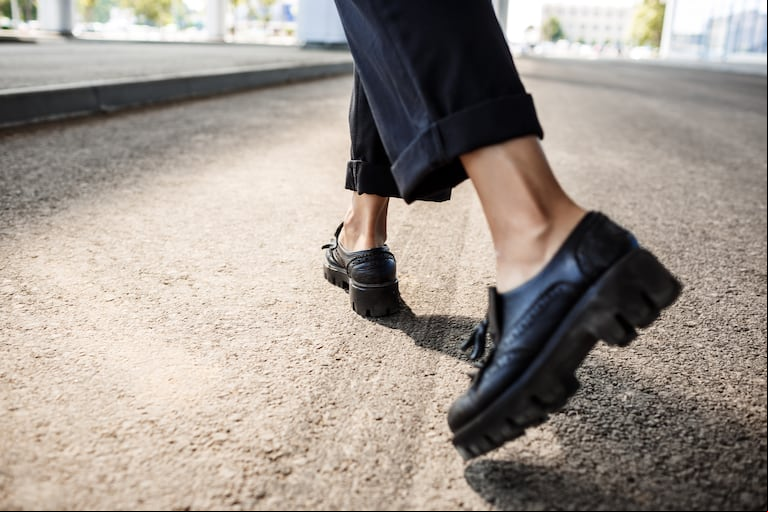 Los mocasines chunky se vienen con todo. (Foto: Freepik).