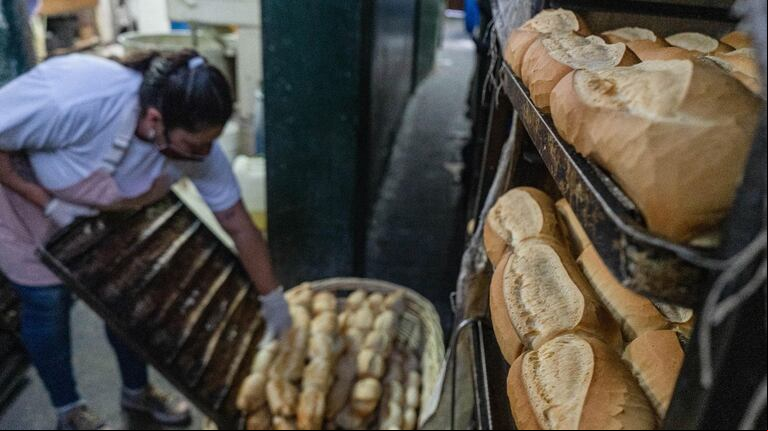 Los panaderos cerraron un acuerdo hasta enero del año que viene, pero volverán a reunirse en el segundo semestre para evaluar la marcha de la inflación. (Foto: Pepe Mateos/Télam).