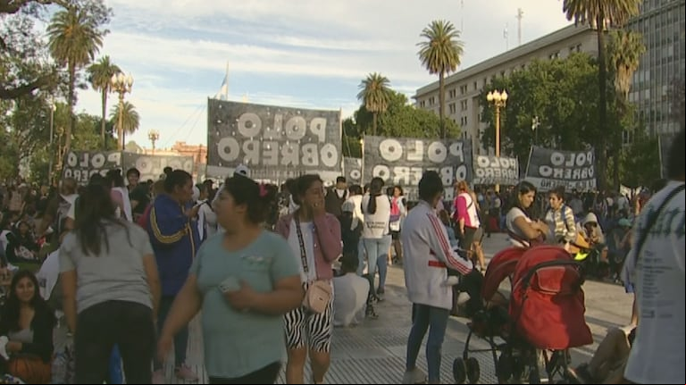 Los piqueteros se trasladaron desde la 9 de Julio hasta Plaza de Mayo. (Foto: captura TN)