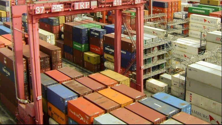 Los proyectos de inversión no tendrán trabas para importar ni para exportar. (Foto: NA).