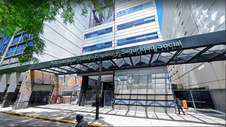 Los sindicalistas y los empresarios volvieron a reunirse este martes en la Secretaría de Trabajo (ex ministerio), pero no arribaron a un acuerdo. (Foto: archivo Télam)