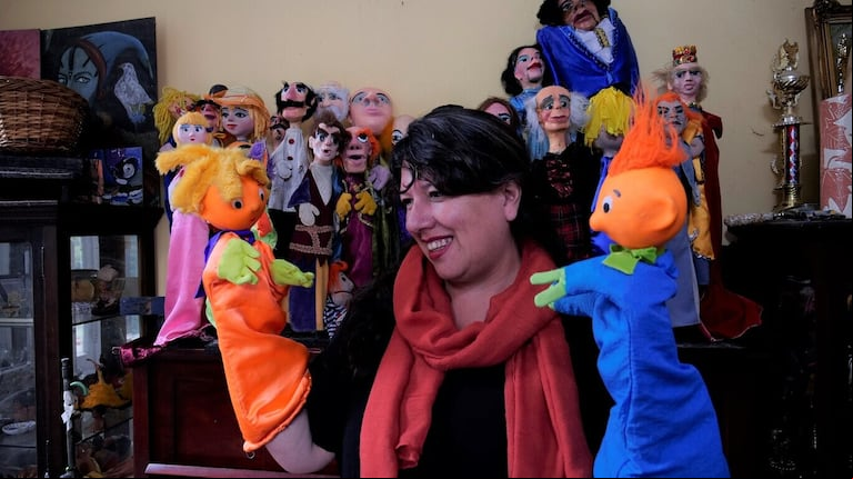 Los títeres preferidos de Roxana son Flequillo y Pirincho, que guardan -según ella- una historia para vencer los miedos. (Foto: Daniel Raichijk / TN)