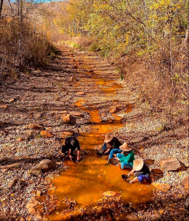 Los turistas pueden experimentar el proceso de extracción de oro en el río Amarillo. (Foto: Turismo Nación)