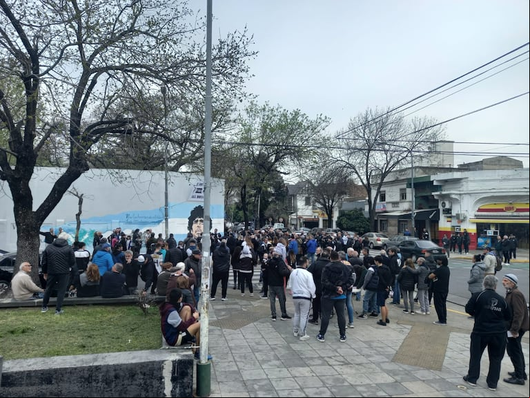 Los vecinos juntan firmas para apoderarse del terreno. (Foto: El Rocca para All Boys)
