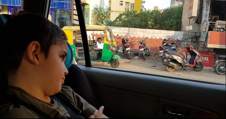 Lucca en Bangalore, en una de sus visitas a la India. (Foto gentileza Bárbara Anderson)