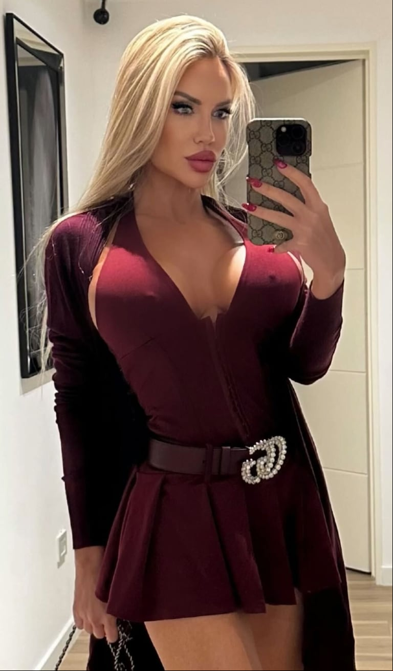 Luciana Salazar apostó al cherry red. (Foto: Instagram/@salazarluli).