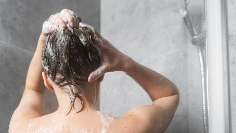 Luego de la ducha, es importante hidratar la piel. (Foto: Freepik)