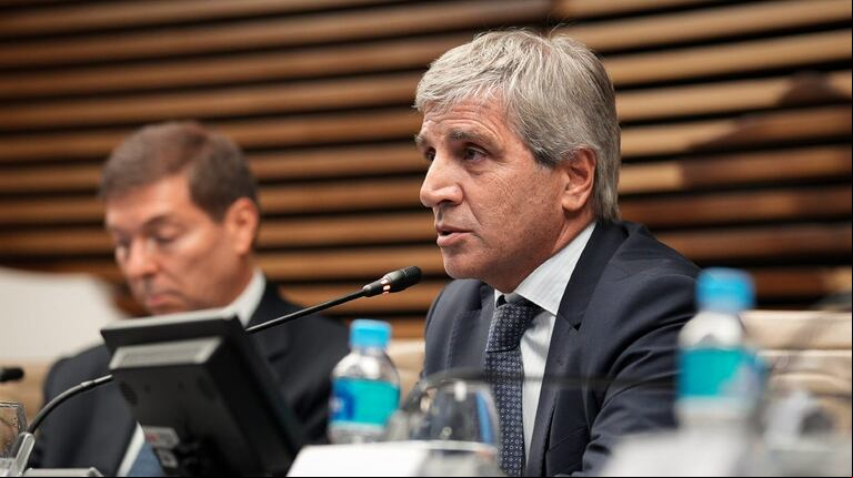Luis Caputo, según Mauricio Macri, estaría maniobrando para debilitar al PRO de cara a las próximas elecciones. (Foto: Ministerio de Economía)