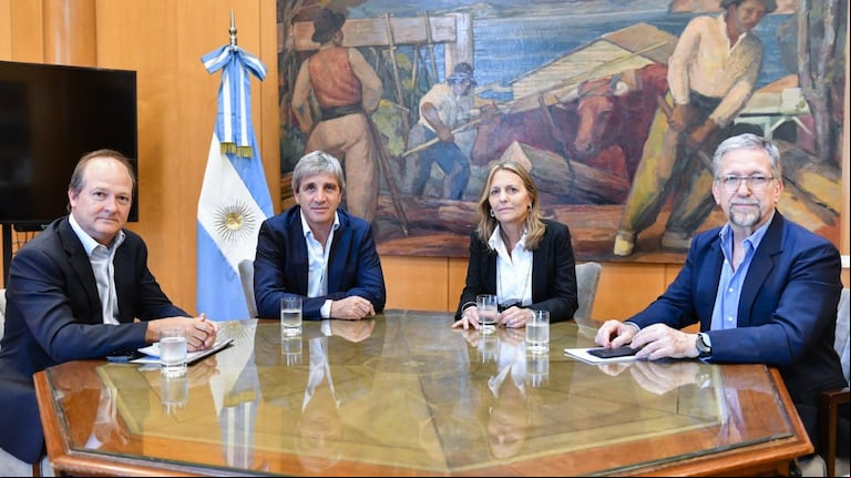 Luis Caputo y María Tettamanti. (Foto: X / @luiscaputoAR)