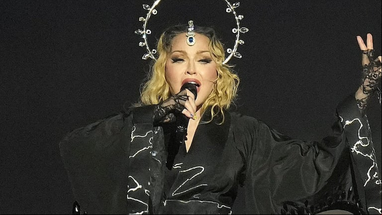 Madonna cantando en su histórico show en Río de Janeiro (Foto: (AP/Silvia Izquierdo).