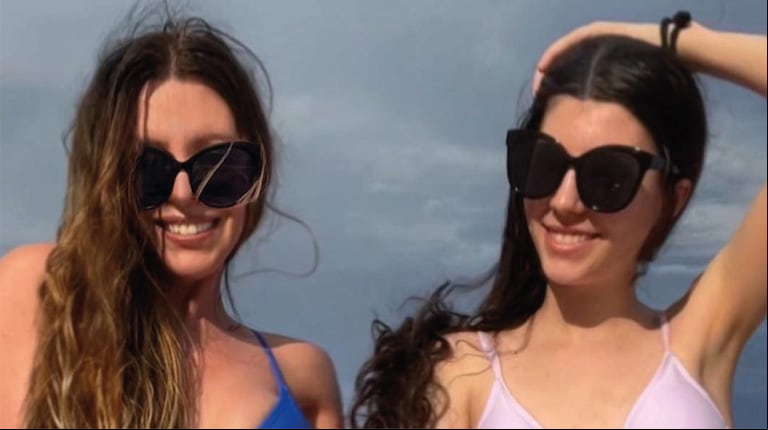 Madre e hija en Miami Beach. (Foto: Instagram/@monicaayos).