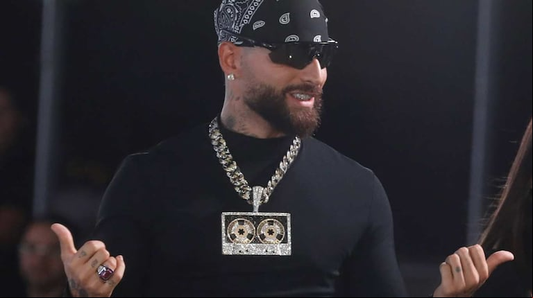 Maluma en la pasarela, al finalizar el desfile que hizo en Medellín. (Foto: EFE)