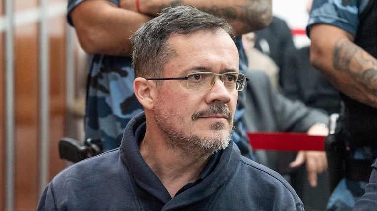 Martín Del Río durante la primera audiencia del juicio en el que es juzgado por asesinar a sus padres en una casona de Vicente López. (Foto: Agustina Ribó / TN).