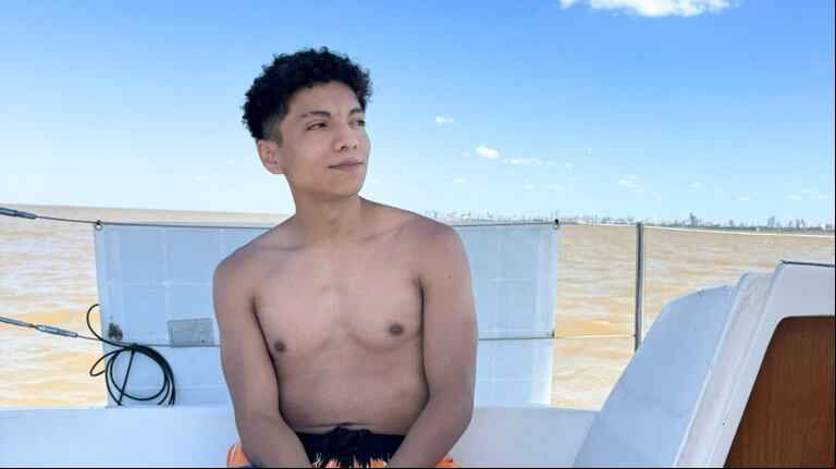 Martín Núñez navegaba con amigos en el río cuando desapareció. (Foto: TN).